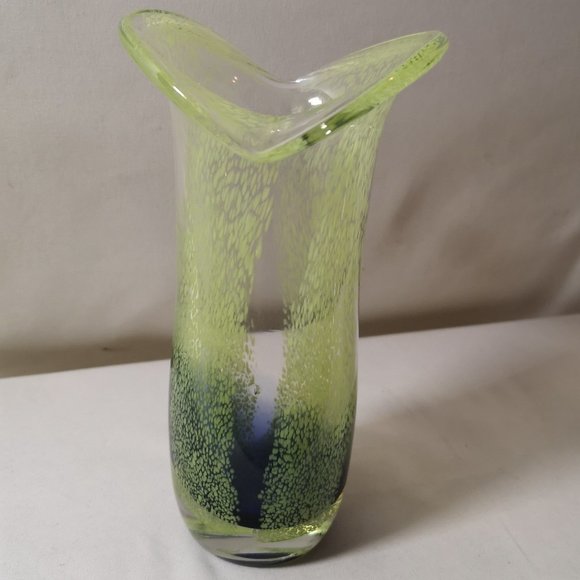Beautiful Artist Signed Tulip Shape Glass Art Vase Green w Purple-Blue - Picture 2 of 5